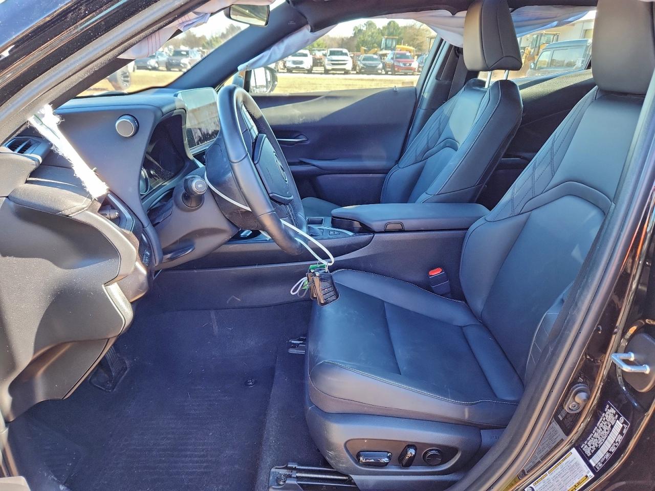 Lexus Ux 250h Base Image 4