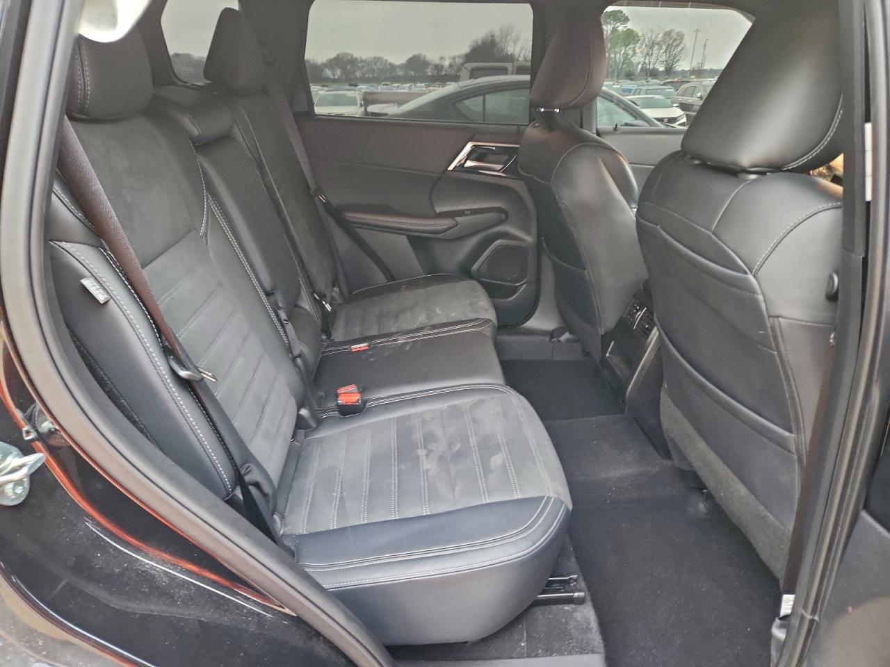 Mitsubishi Outlander Se Image 12