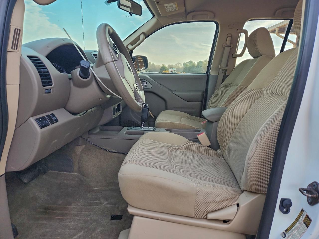 Nissan Frontier S Image 8