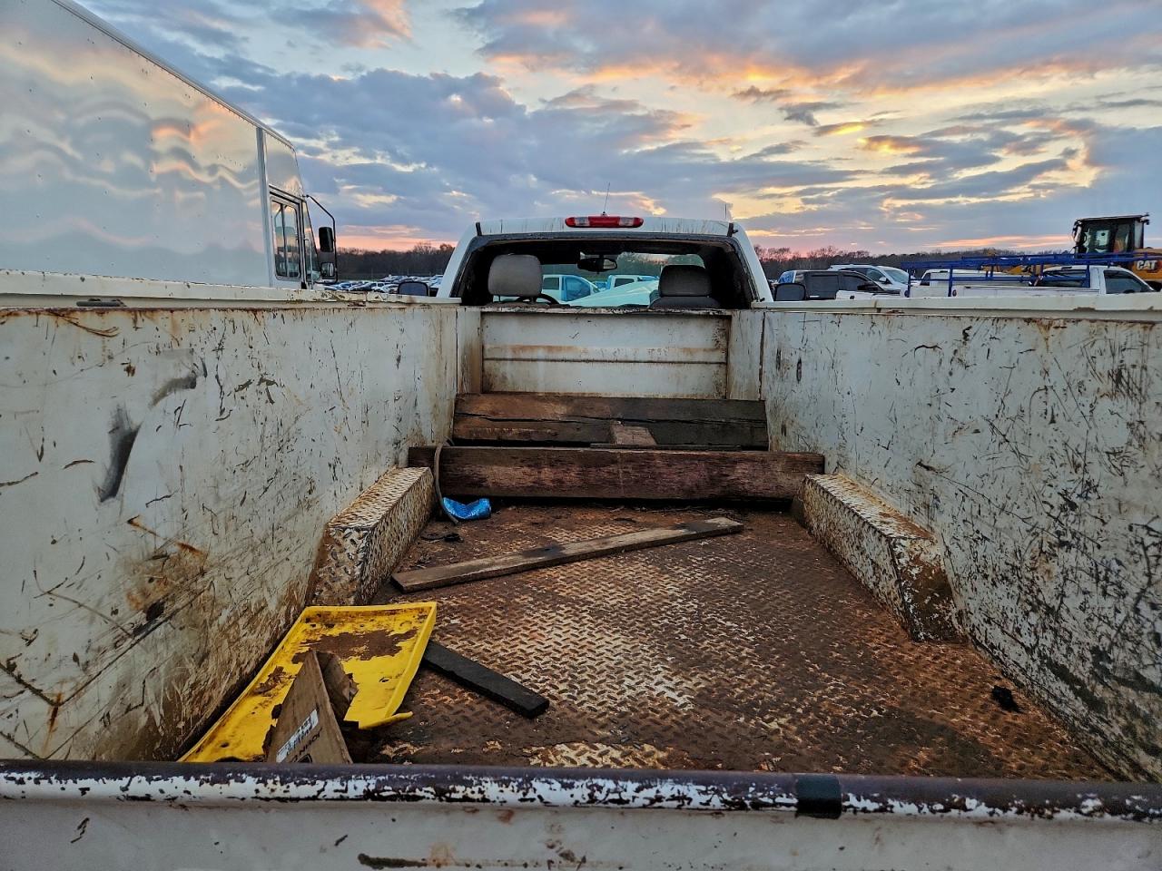 Chevrolet Silverado C3500 Image 6