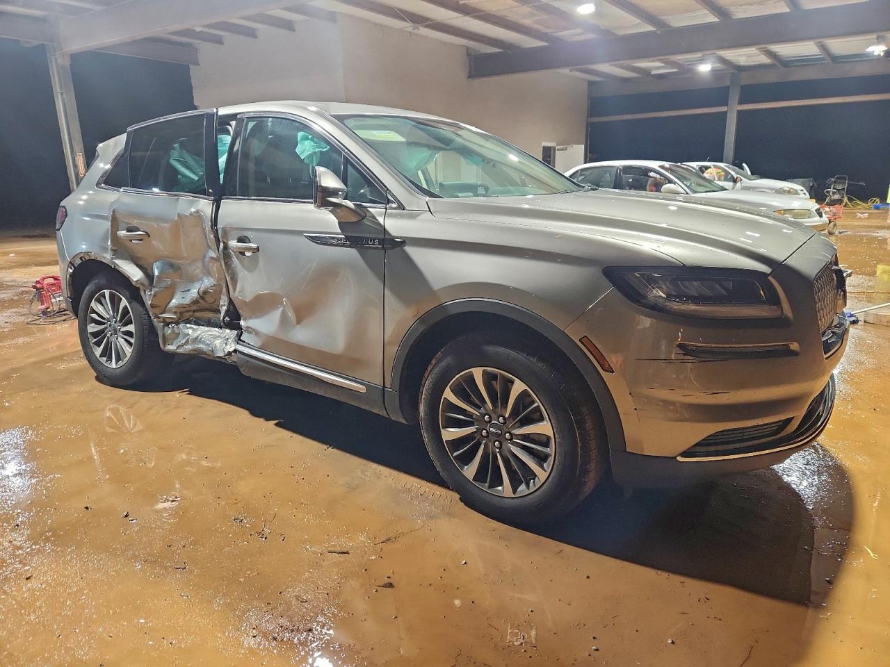 Lincoln Nautilus Image 4