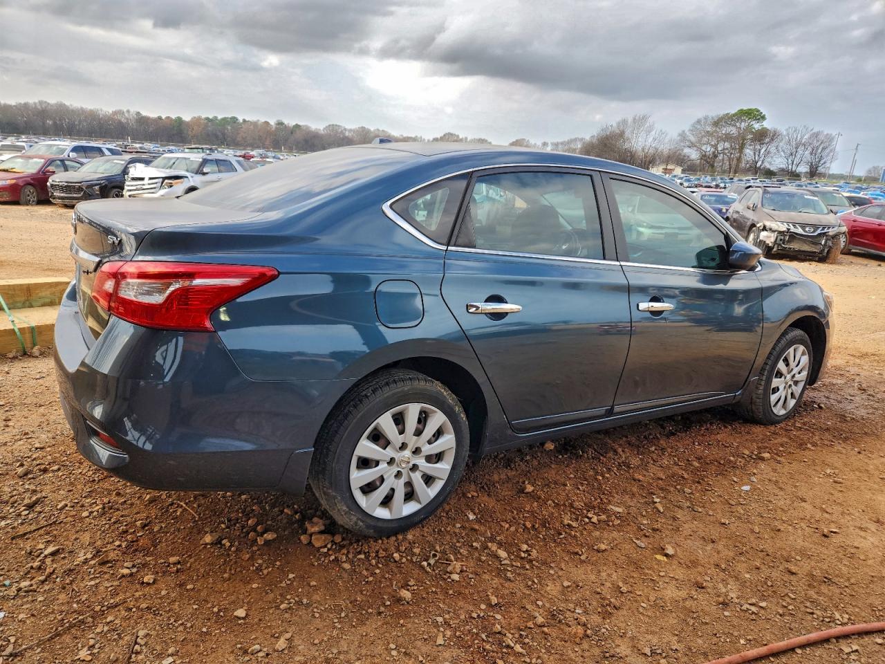 Nissan Sentra S Image 2