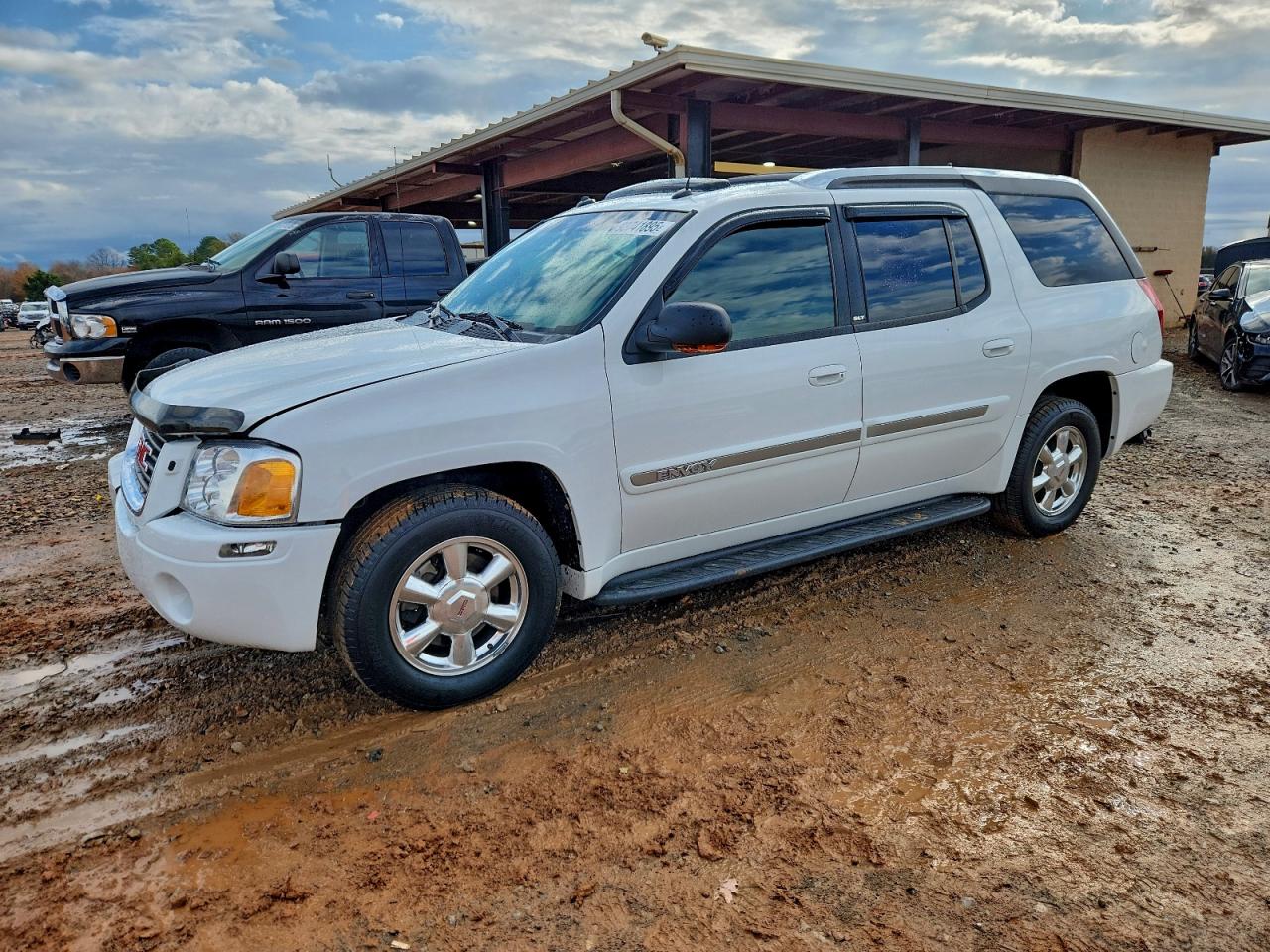GMC Envoy Xuv Image 1