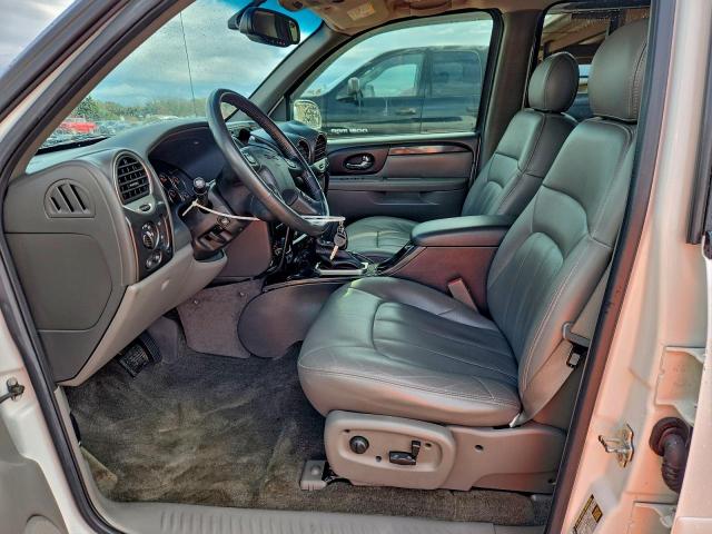 GMC Envoy Xuv Image 2