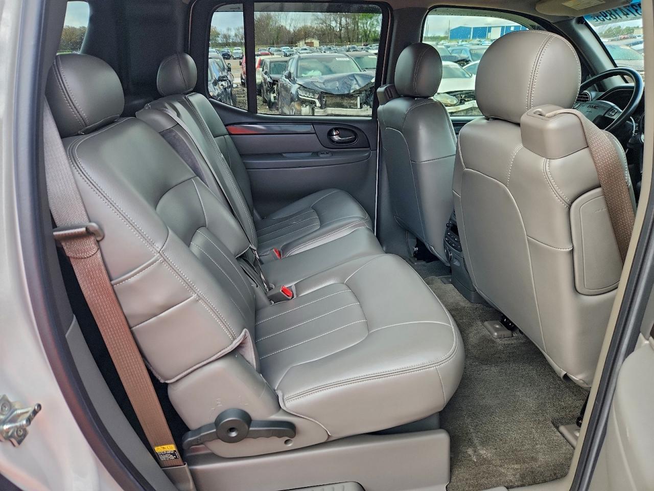 GMC Envoy Xuv Image 13