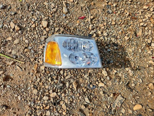 GMC Envoy Xuv Image 12