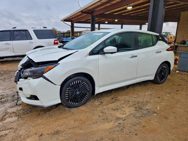  Salvage Nissan LEAF