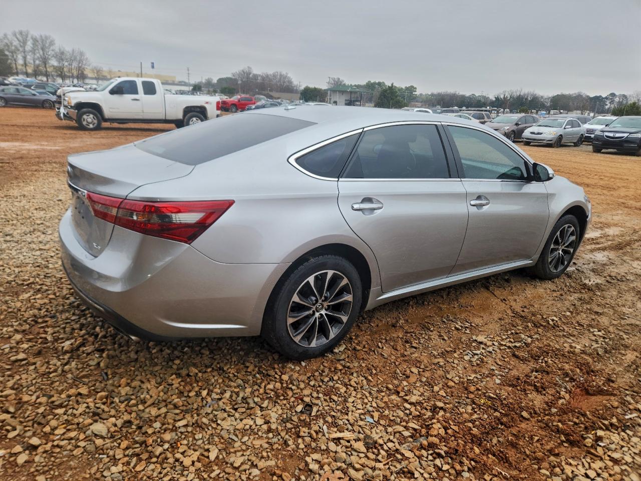 Toyota Avalon Xle Image 2