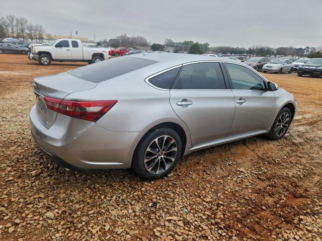 Toyota Avalon Xle Image 2