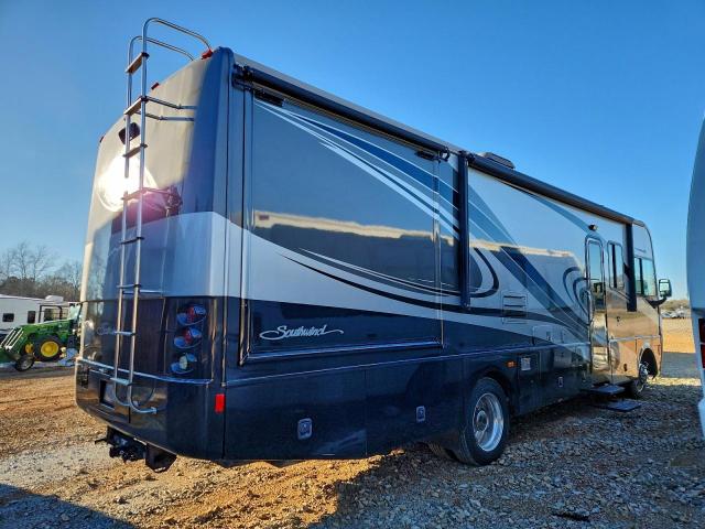 Ford F-550 Super Duty Stripped Chassis Image 6