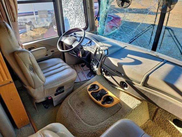 Ford F-550 Super Duty Stripped Chassis Image 9