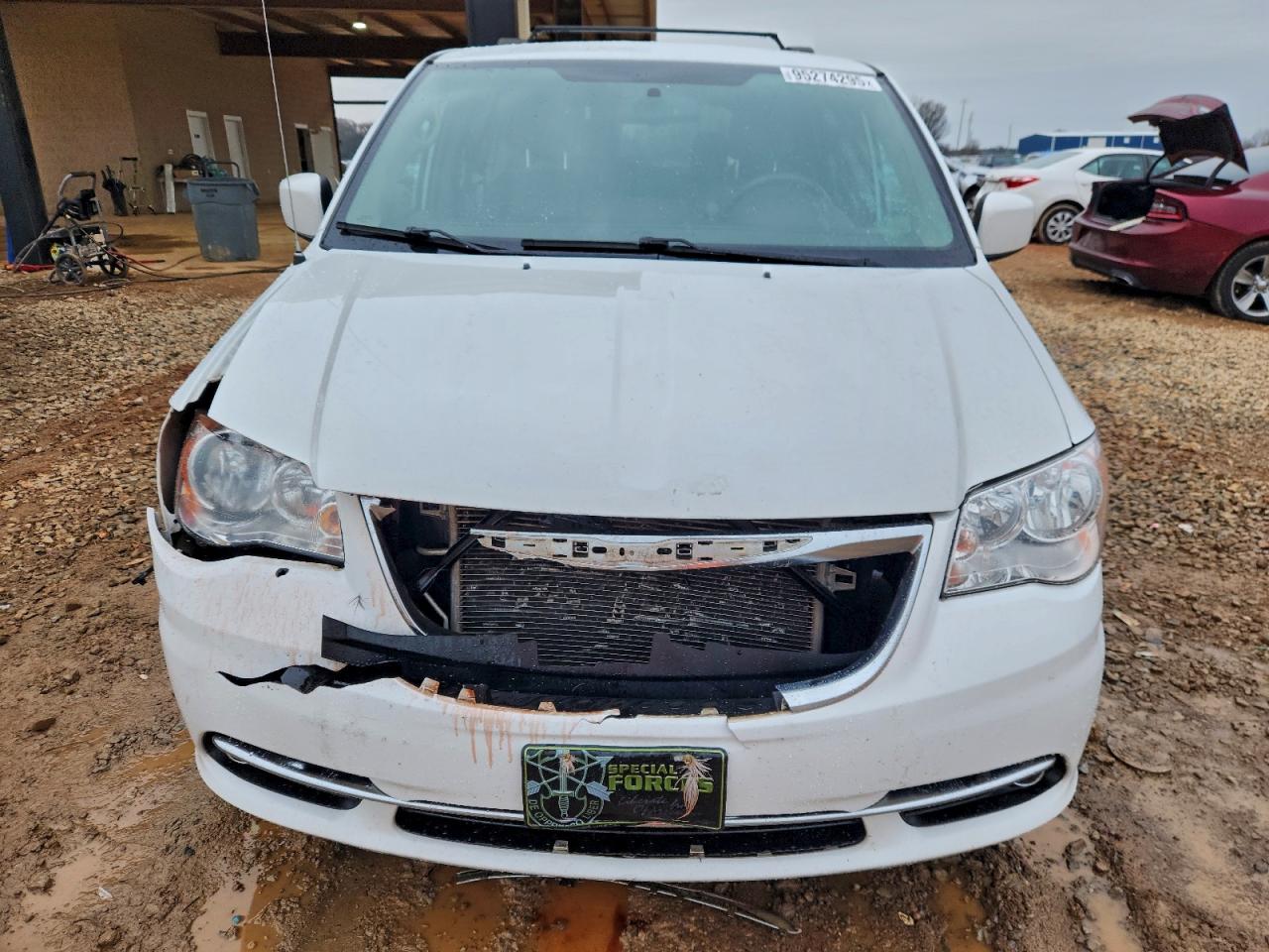 Chrysler Minivan Touring Image 8