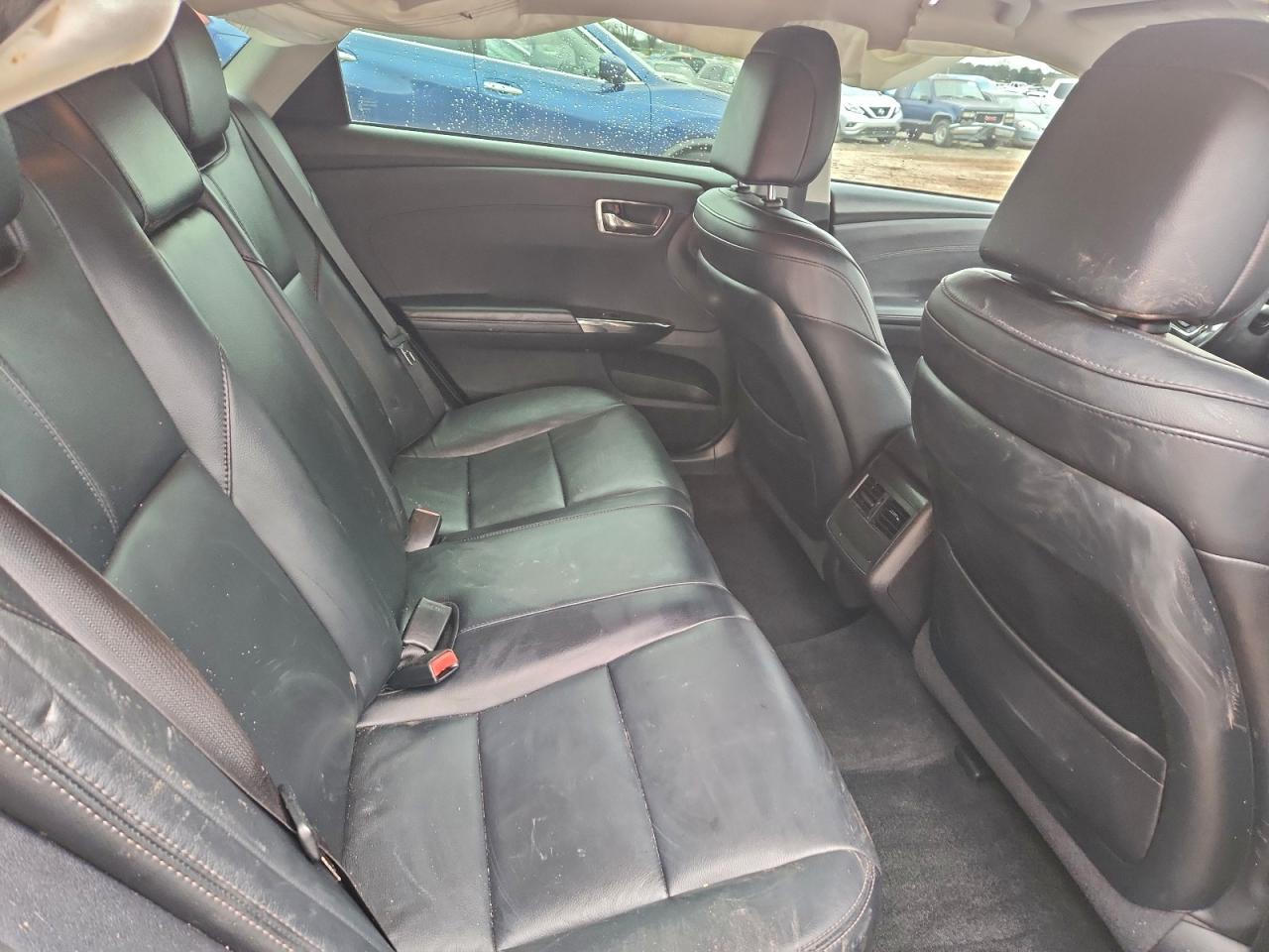 Toyota Avalon Xle Image 3