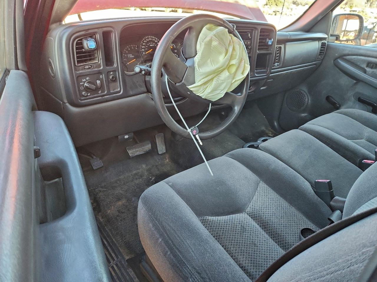 Chevrolet Silverado C1500 Image 10