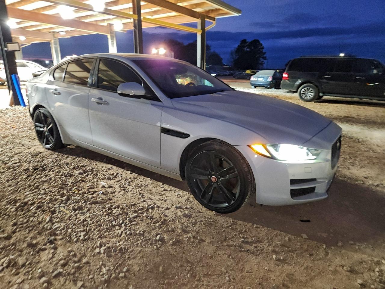 Jaguar XE Prestige Image 3