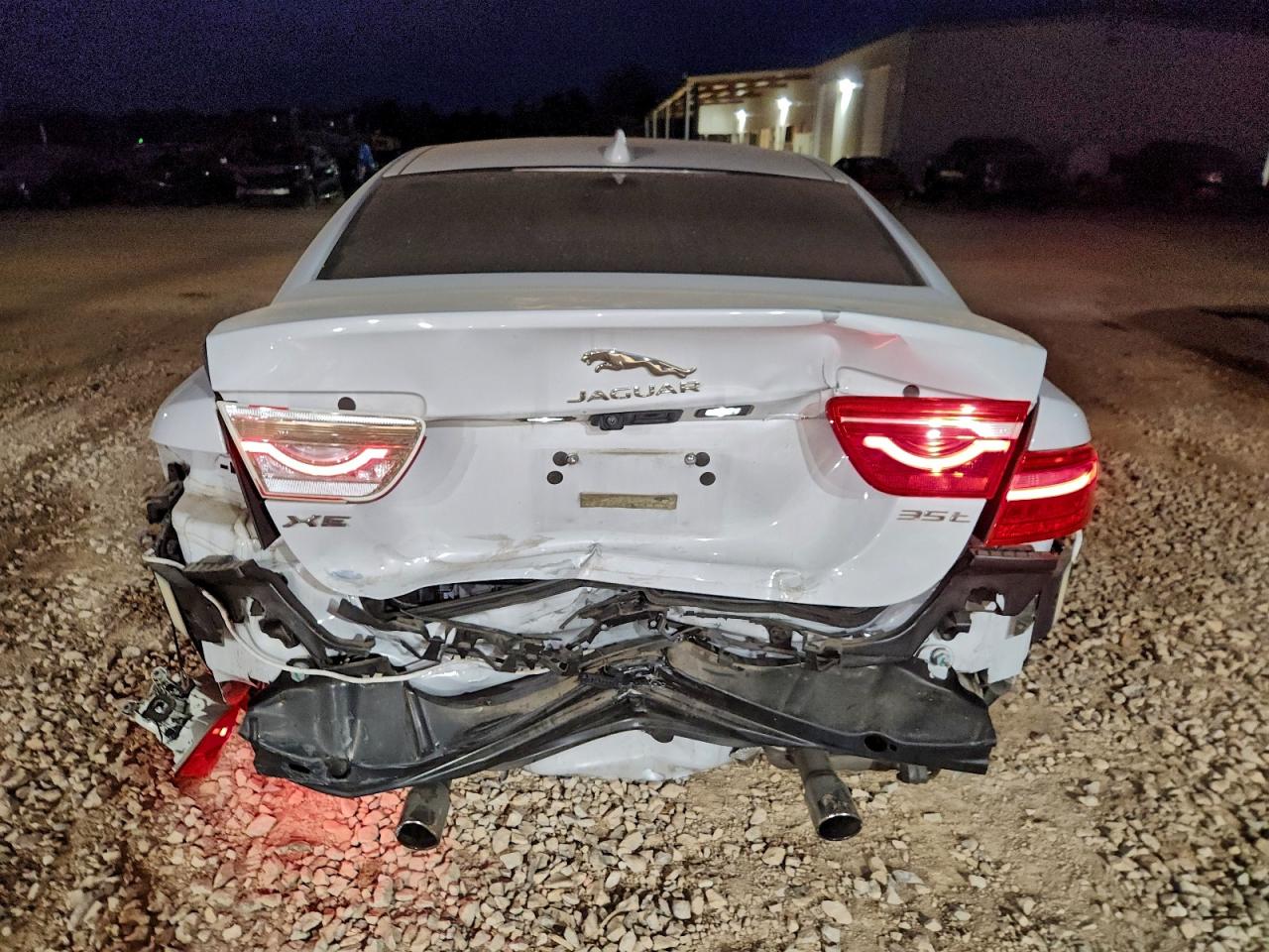 Jaguar XE Prestige Image 2