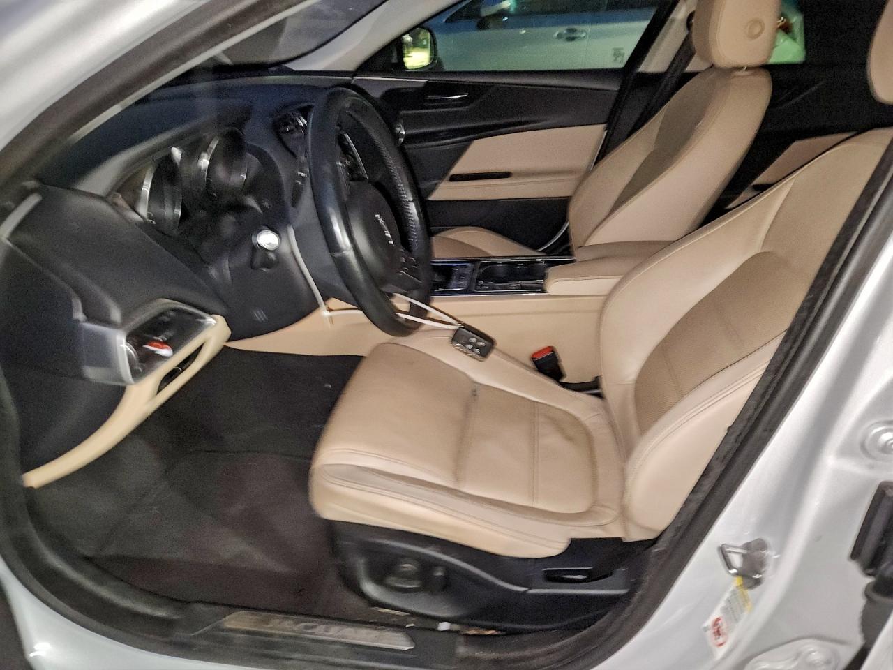 Jaguar XE Prestige Image 7