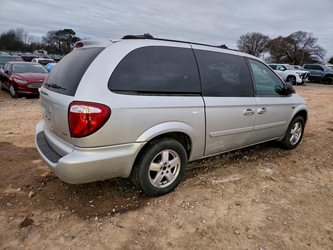 Dodge Caravan Sxt Image 2
