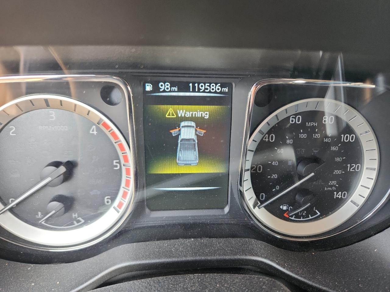 Nissan Titan Sl Image 2