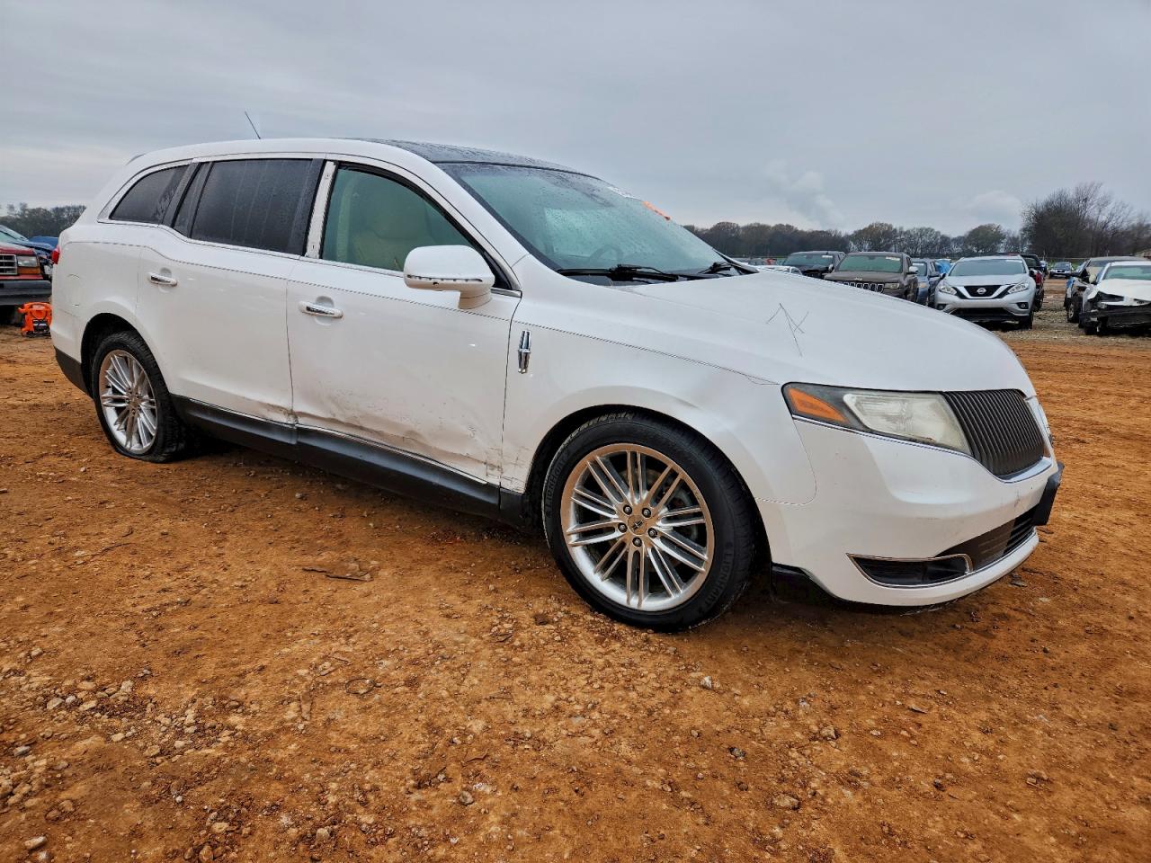 Lincoln MKT Image 2