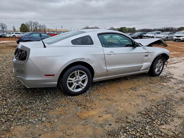 Ford Mustang Image 2