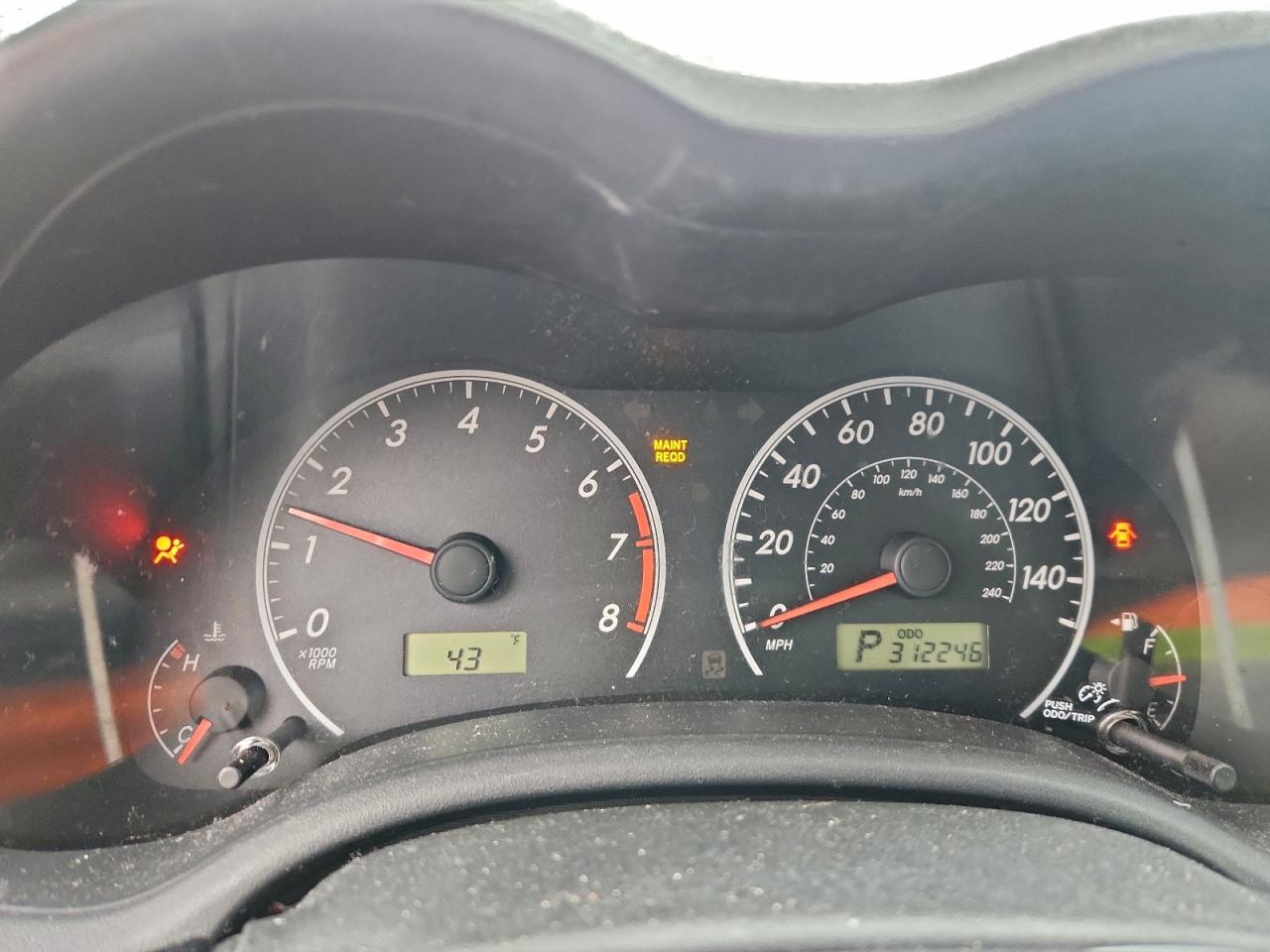 Toyota Corolla Base Image 9