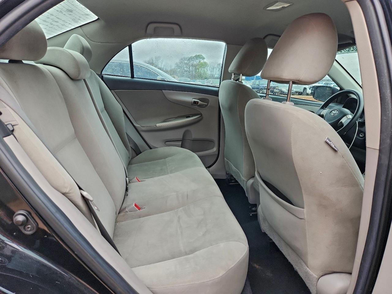 Toyota Corolla Base Image 7