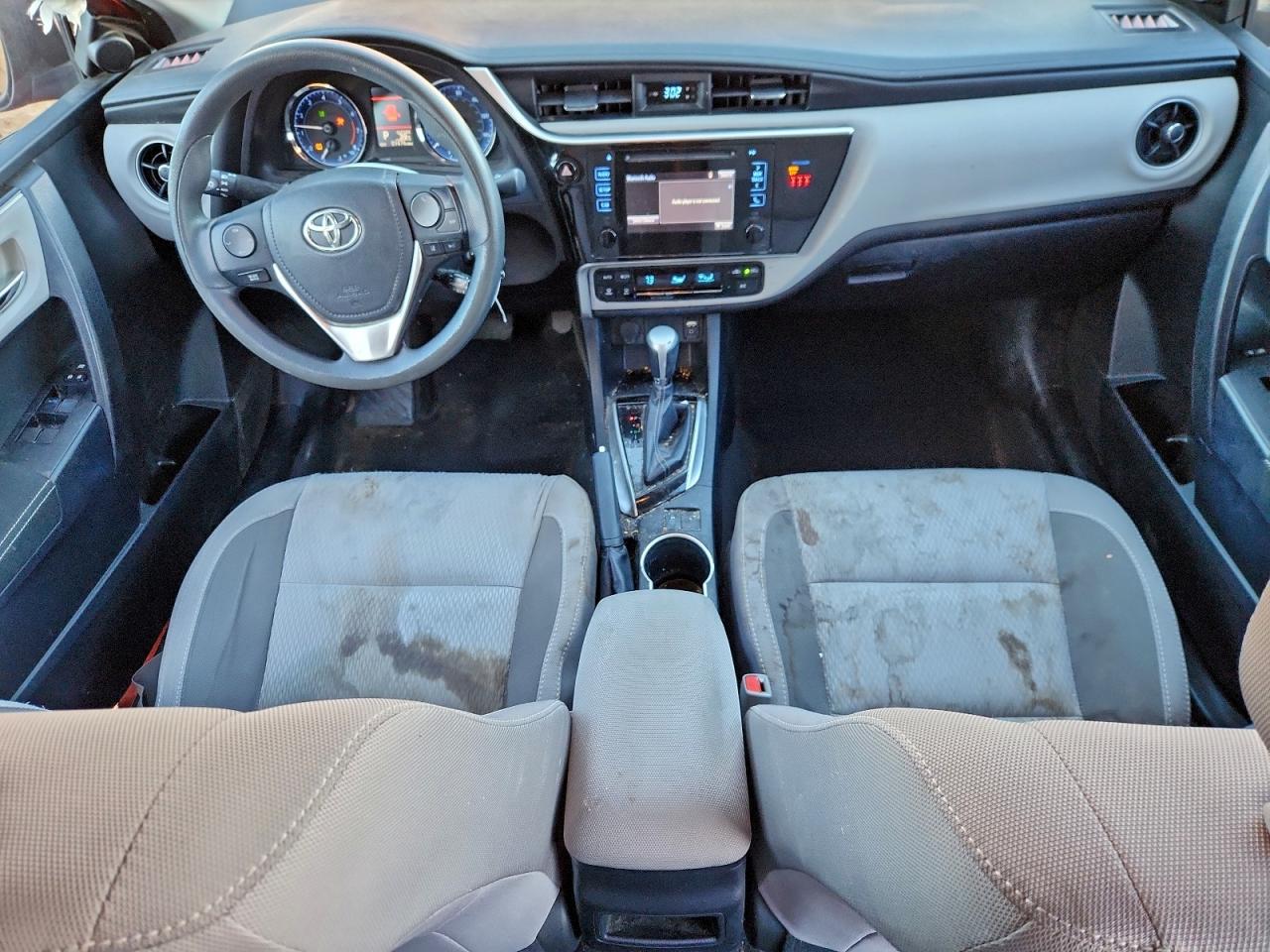 Toyota Corolla L Image 8