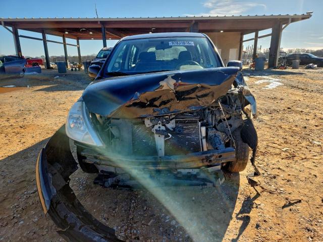 Nissan Versa S Image 2