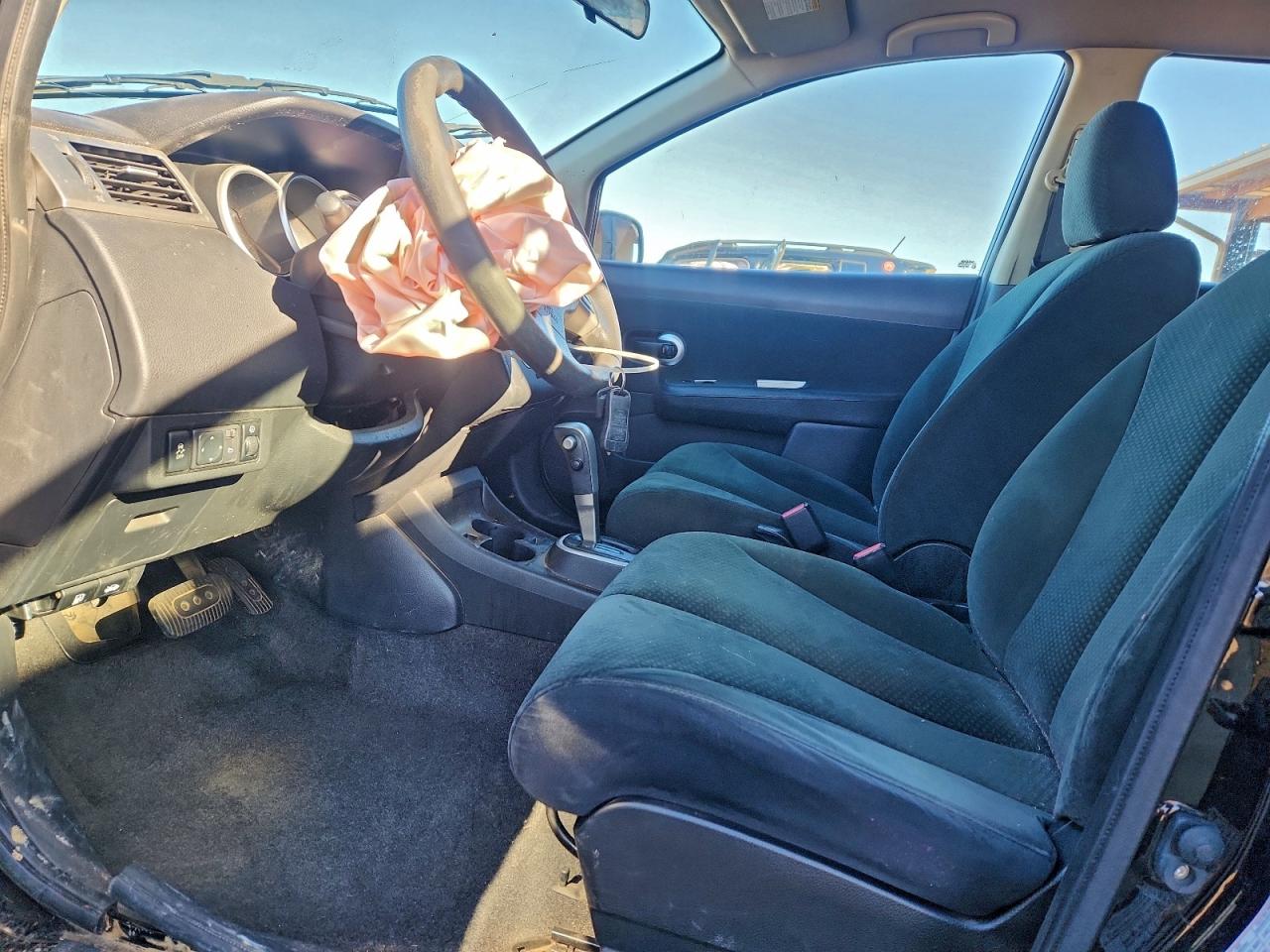 Nissan Versa S Image 5