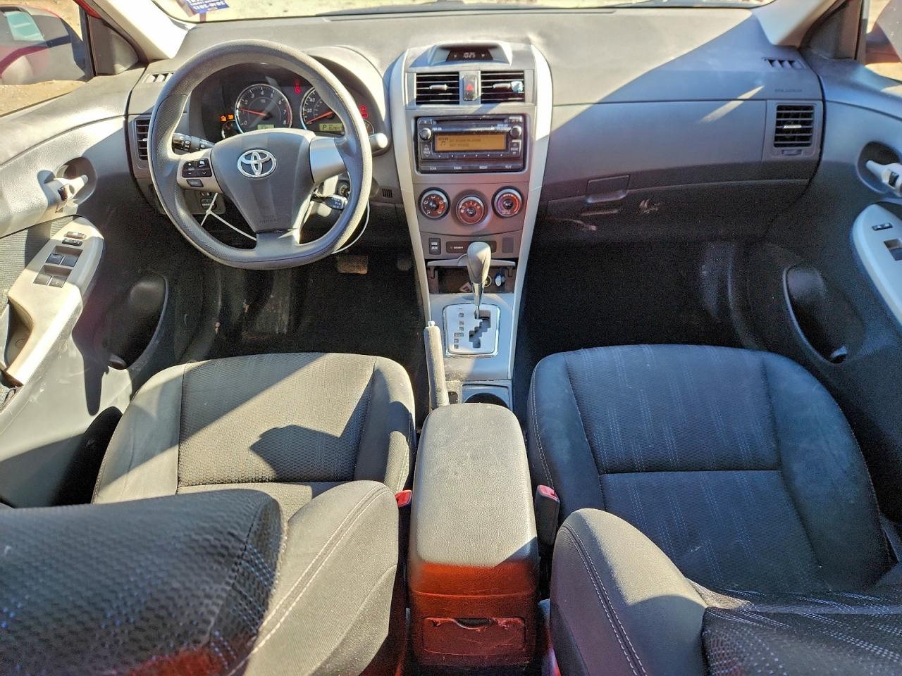Toyota Corolla Base Image 9