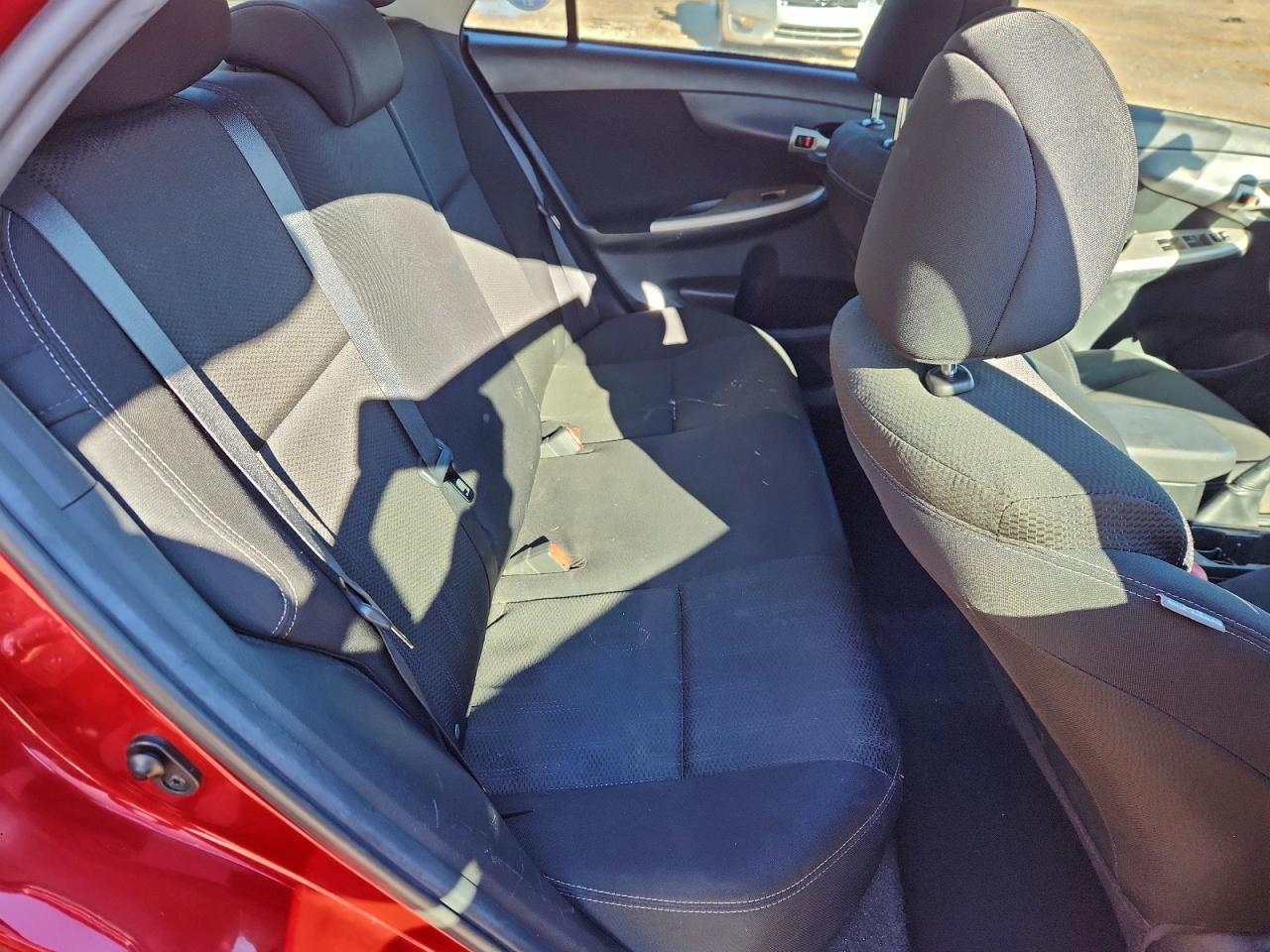 Toyota Corolla Base Image 10