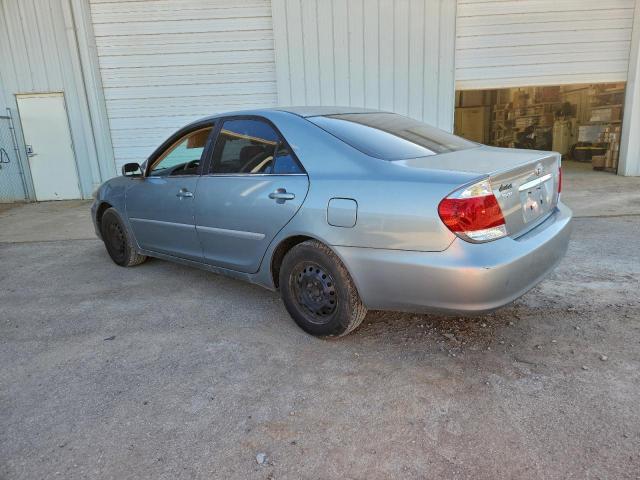 Toyota Camry Le Image 4