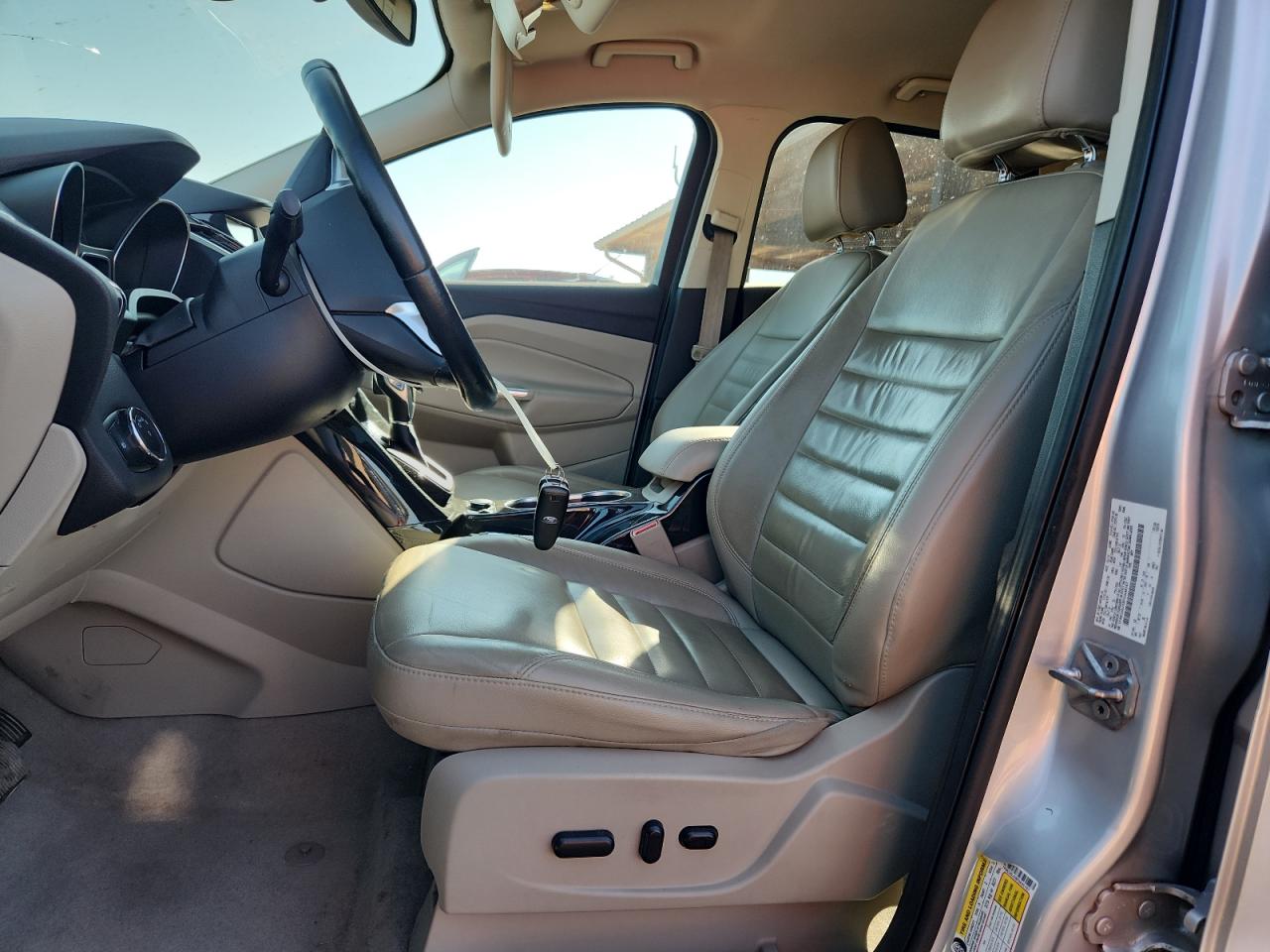 Ford Escape Titanium Image 13