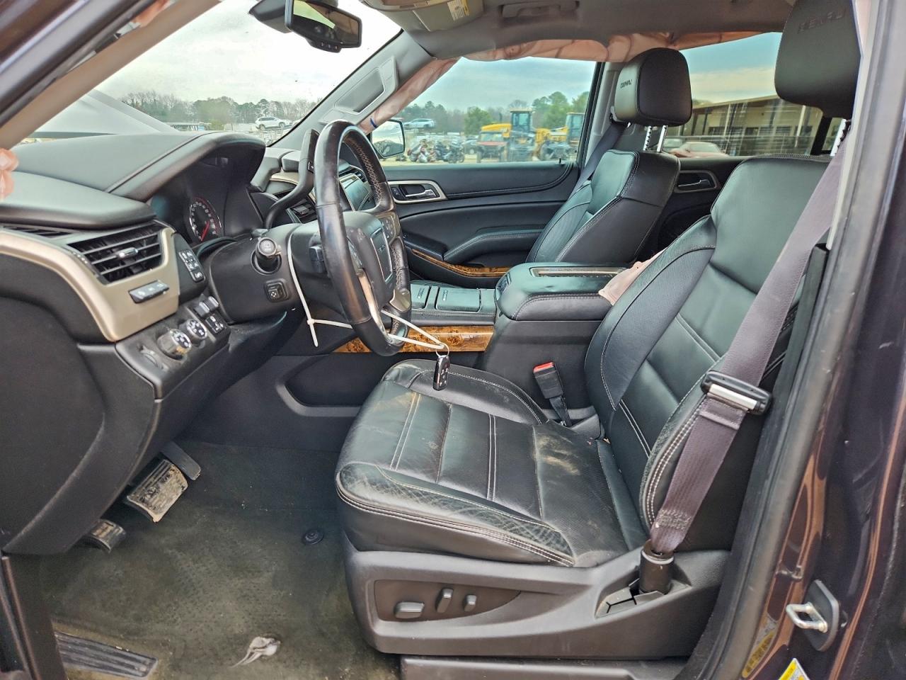 GMC Yukon Denali Image 2