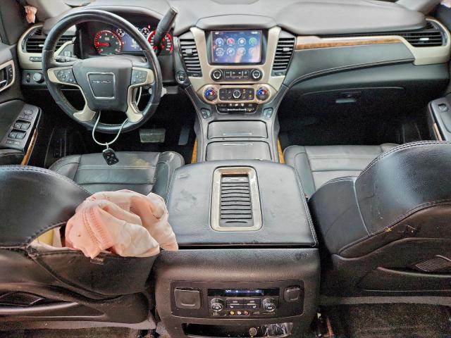 GMC Yukon Denali Image 9