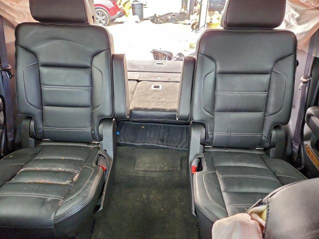 GMC Yukon Denali Image 8