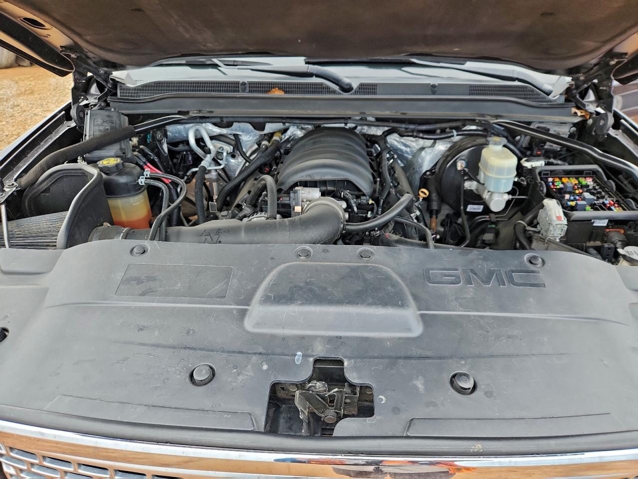 GMC Yukon Denali Image 7