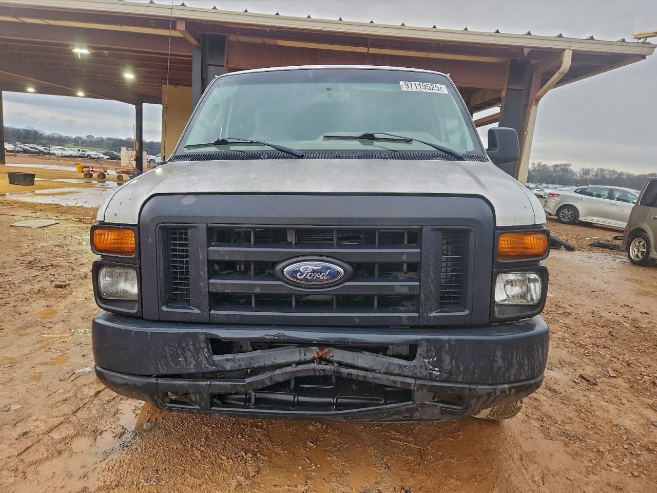 Ford Econoline E150 Van Image 10