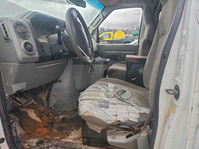 Ford Econoline E150 Van Image 13