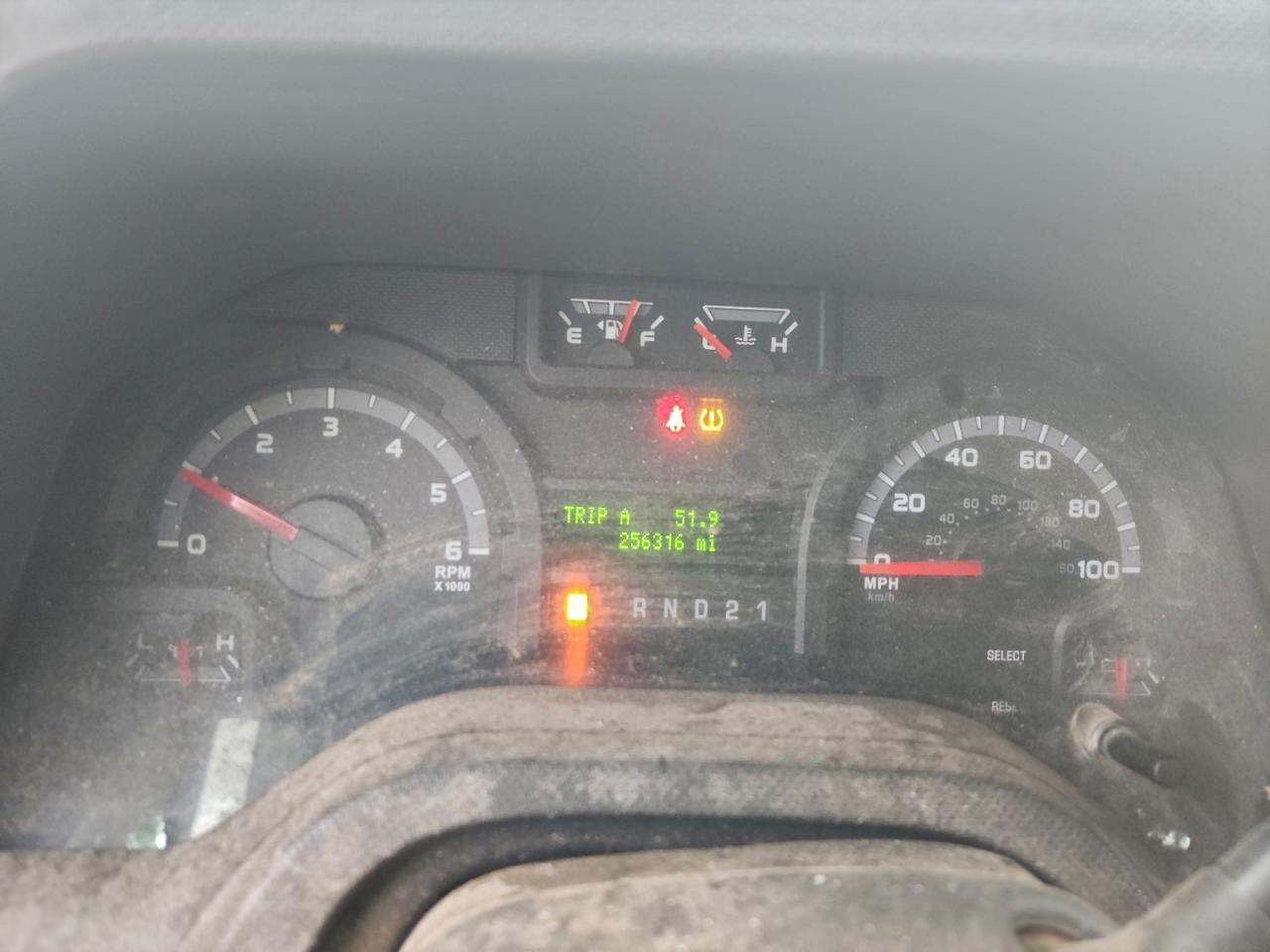 Ford Econoline E150 Van Image 4