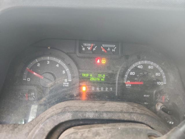 Ford Econoline E150 Van Image 4