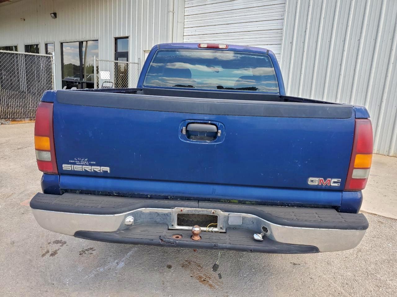 GMC Sierra C1500 Image 3