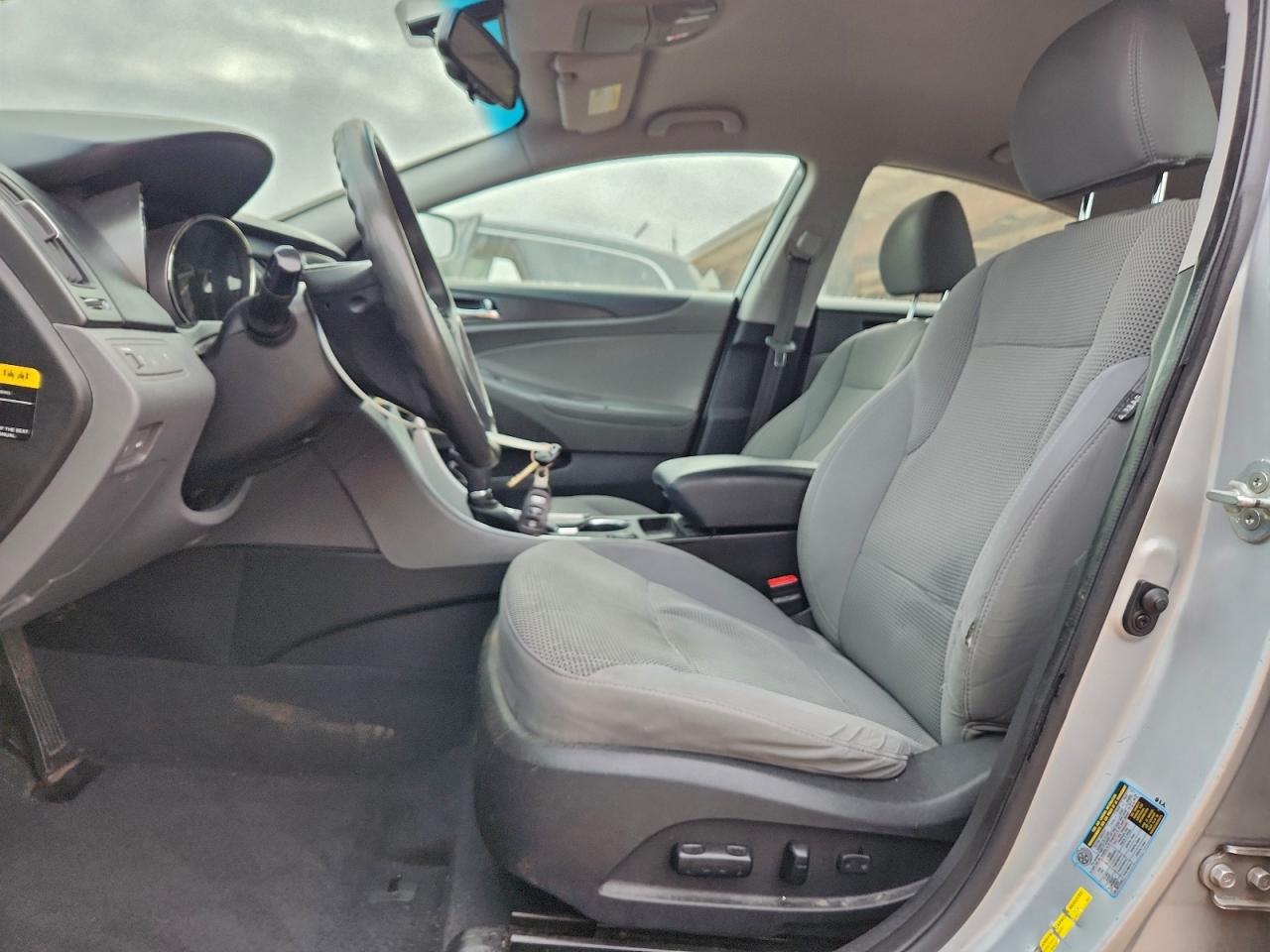 Hyundai SONATA Gls Image 11