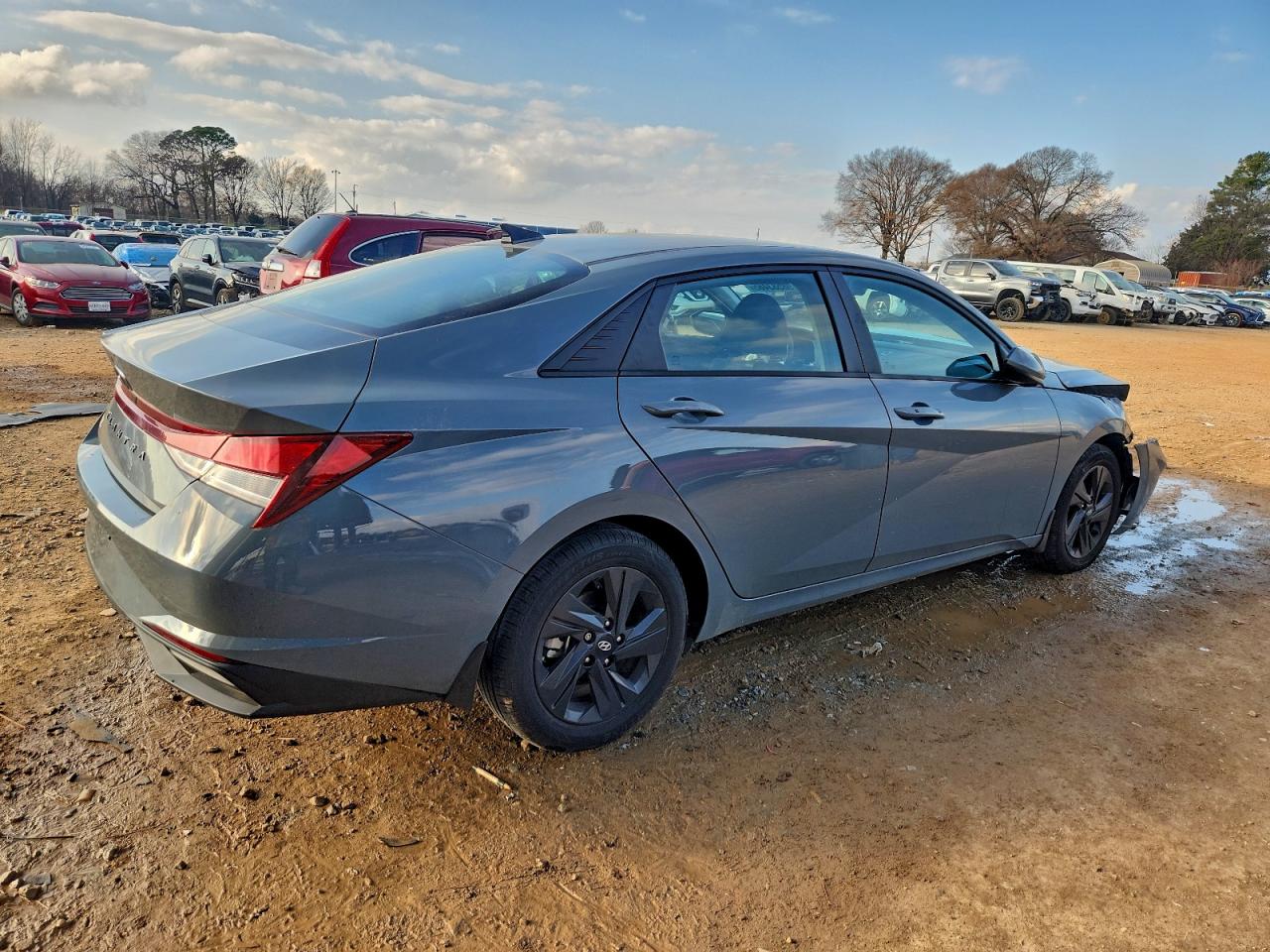 Hyundai ELANTRA Sel Image 2