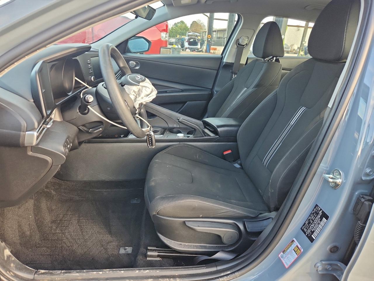 Hyundai ELANTRA Sel Image 9