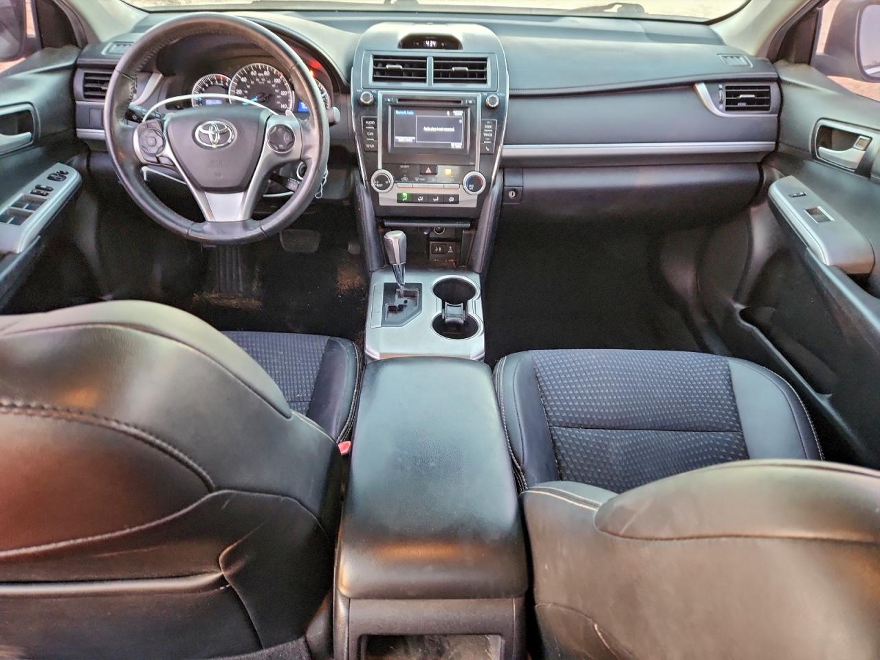 Toyota Camry L Image 9