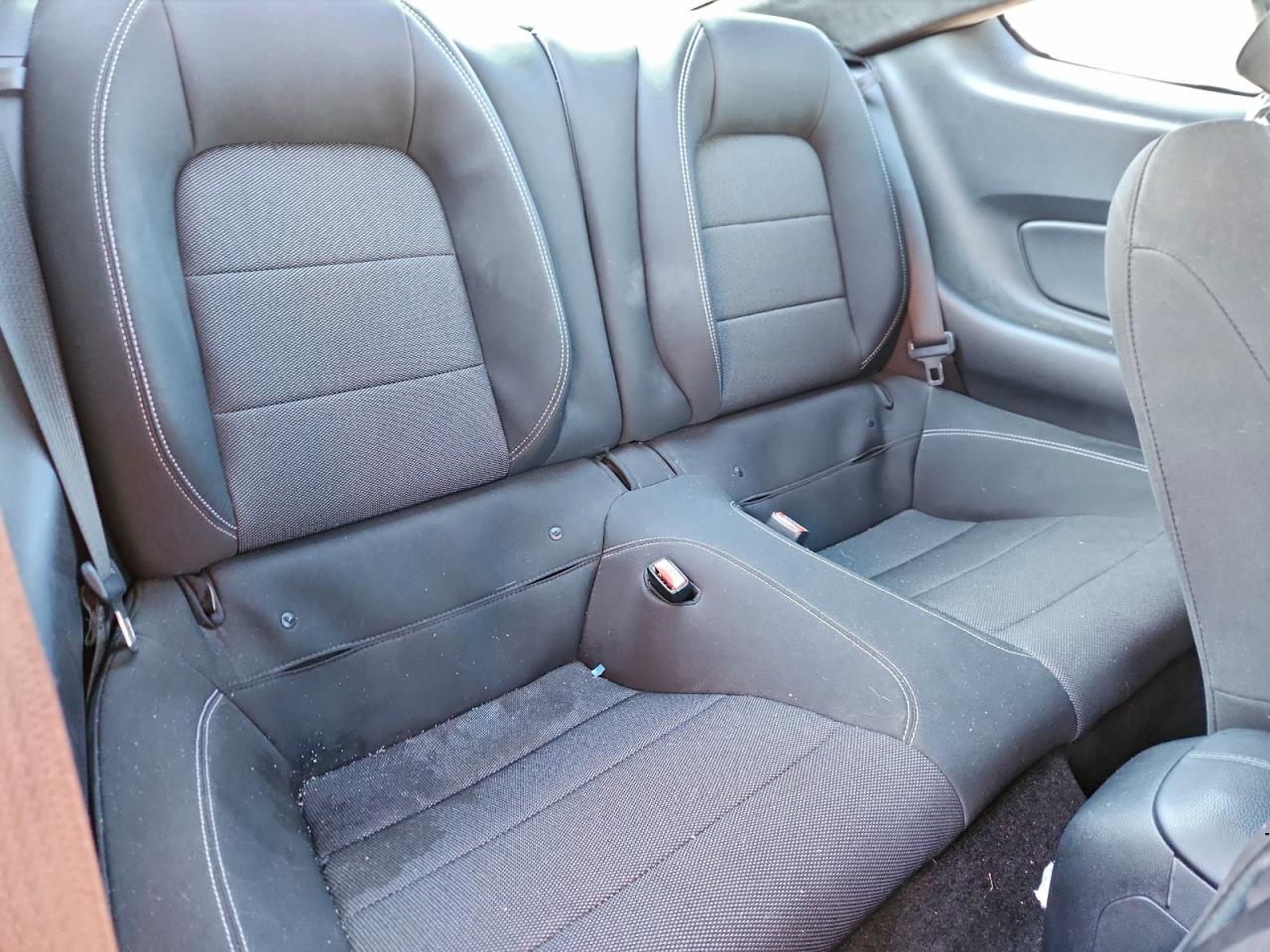 Ford Mustang Image 6