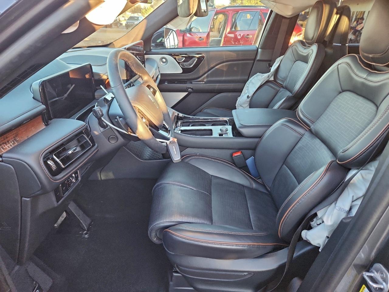 Lincoln Aviator Black Label Image 4