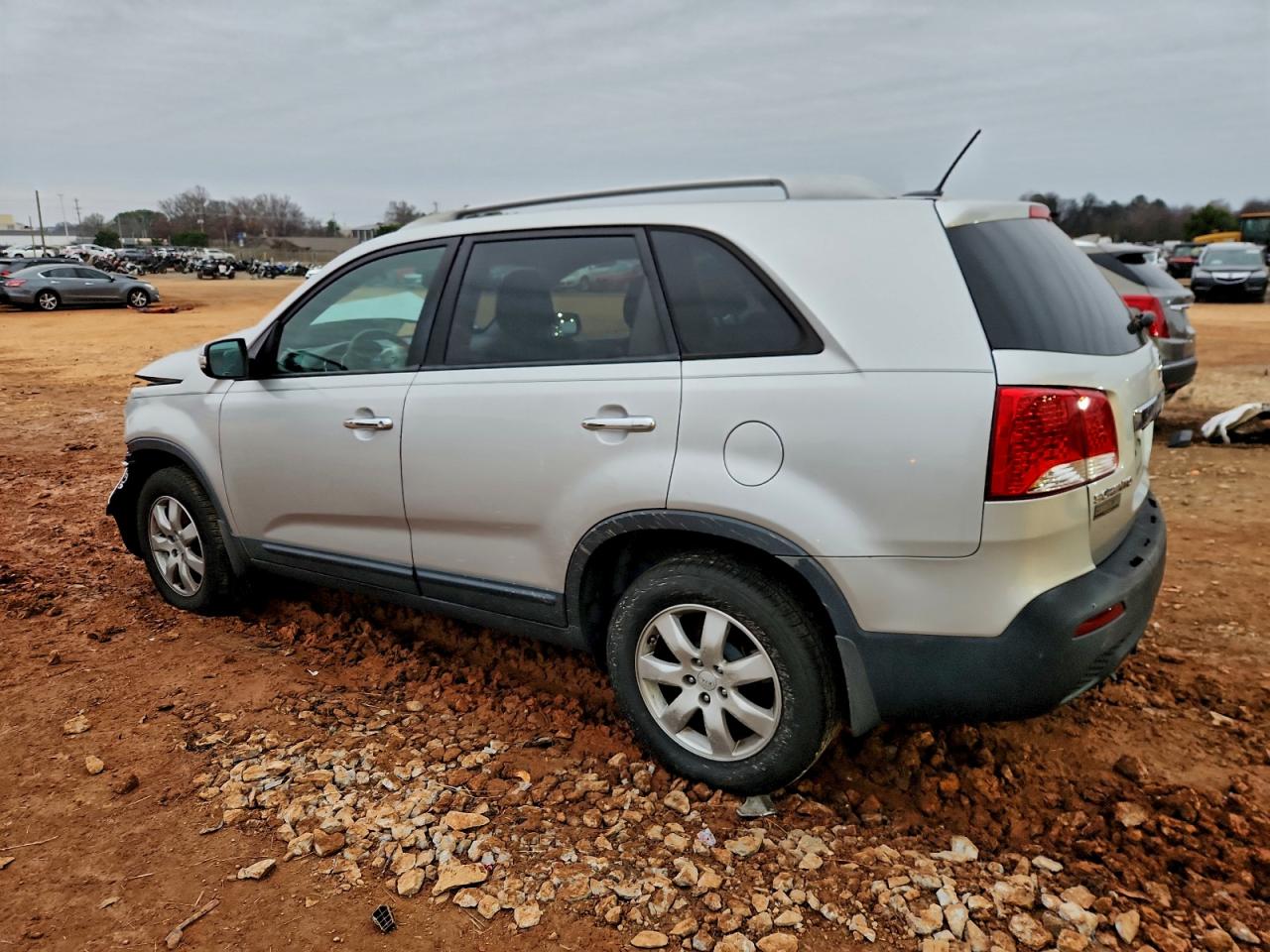 Kia Sorento Base Image 14